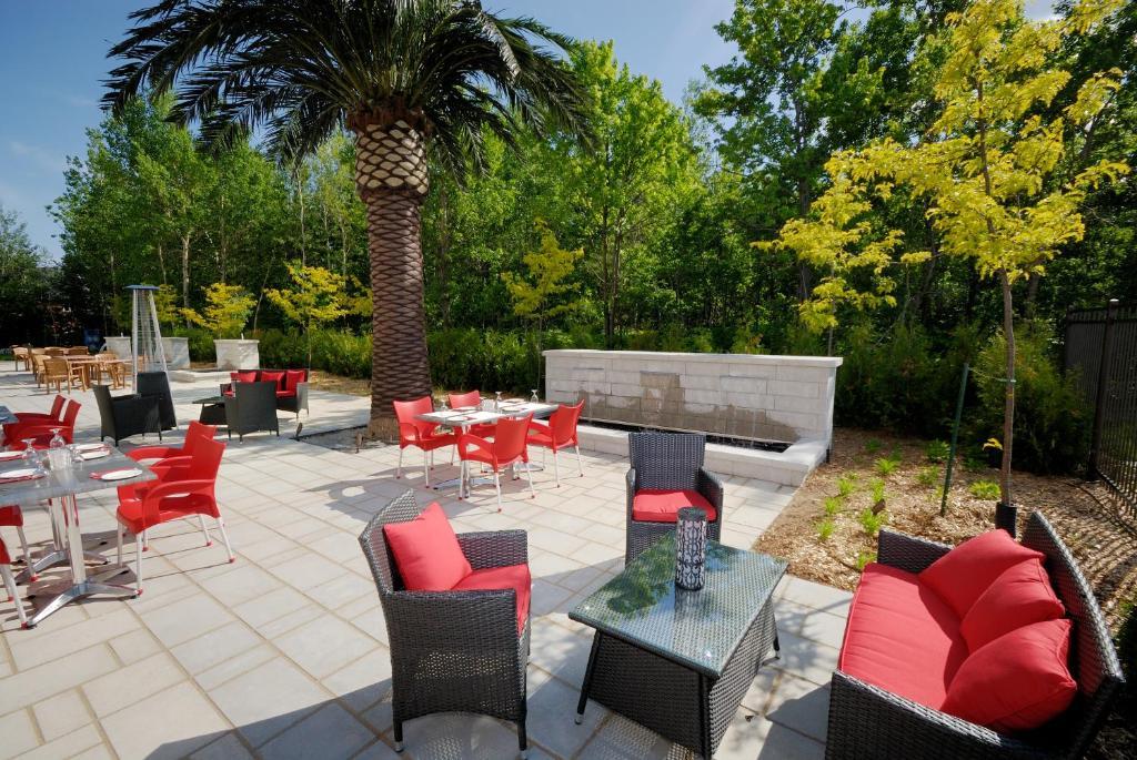 Imperia Hôtel et Suites Terrebonne Exterior foto