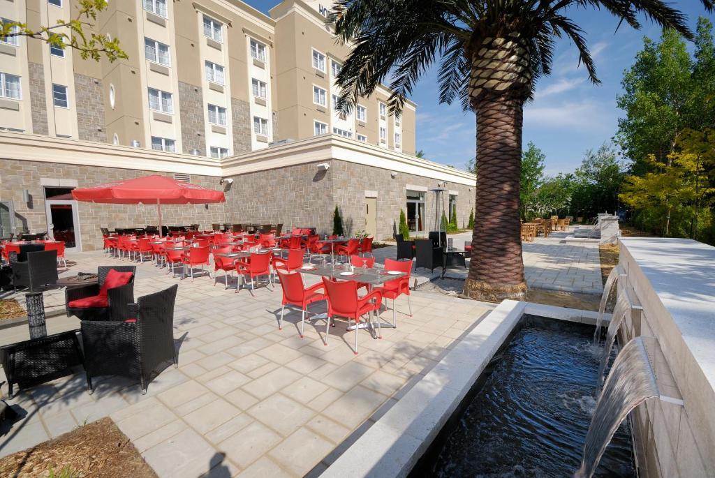Imperia Hôtel et Suites Terrebonne Exterior foto